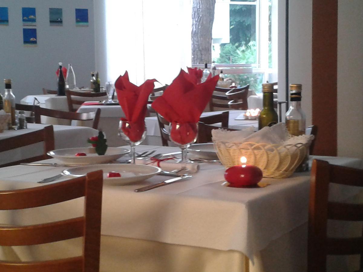 Hotel Lora Ρίμινι Εξωτερικό φωτογραφία