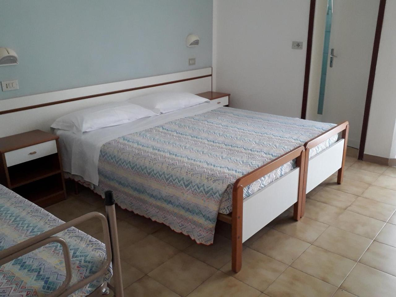 Hotel Lora Ρίμινι Εξωτερικό φωτογραφία