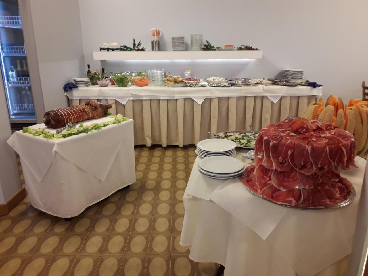 Hotel Lora Ρίμινι Εξωτερικό φωτογραφία