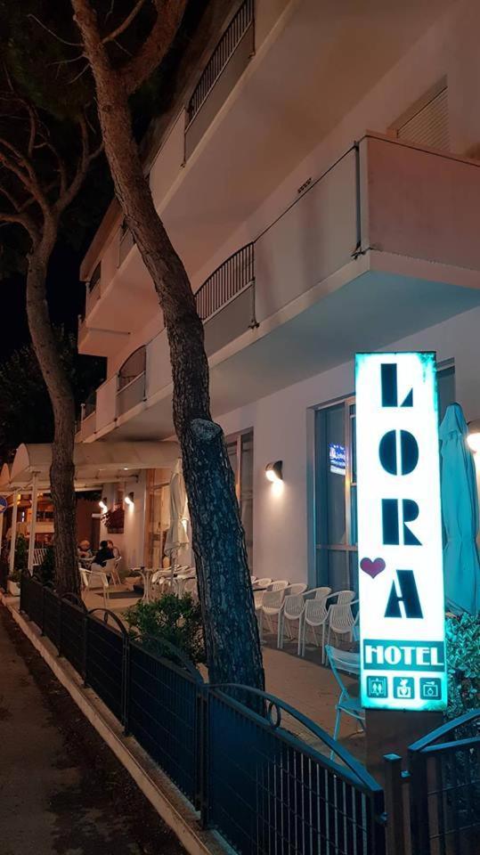 Hotel Lora Ρίμινι Εξωτερικό φωτογραφία
