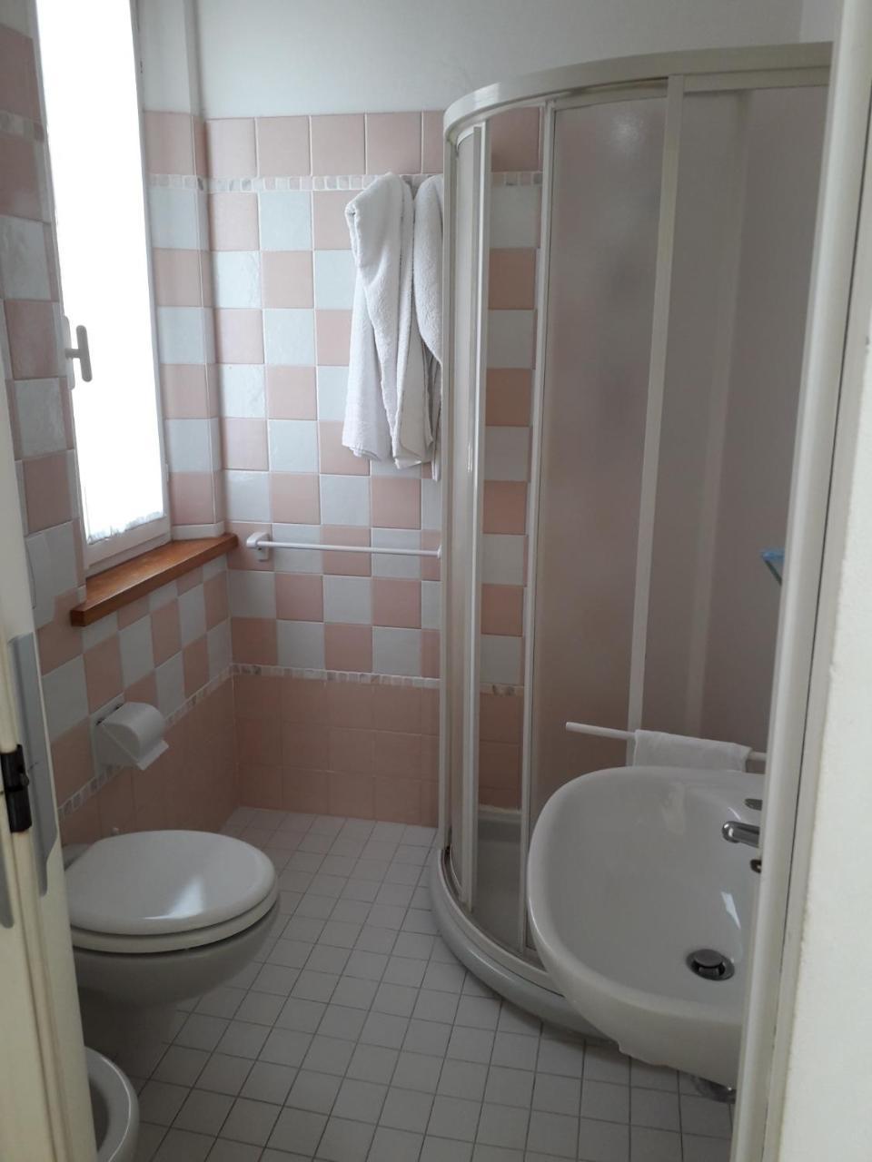 Hotel Lora Ρίμινι Εξωτερικό φωτογραφία